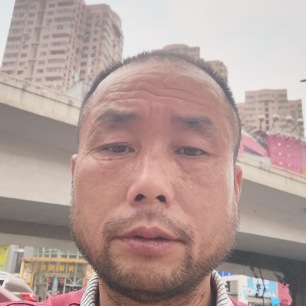 尊敬拿保温杯的照片