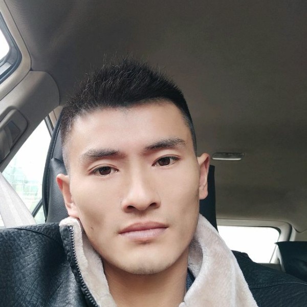 忘记过去。笑看人的照片