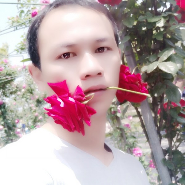 镜子深拥孤單的照片