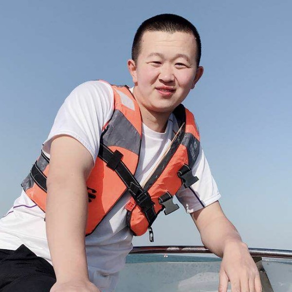 坚强浅吻断夏的照片