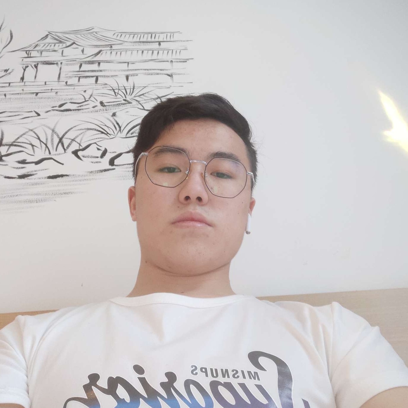 电灯胆吃醋从容的照片