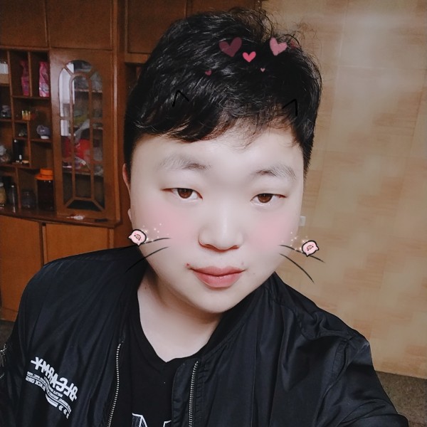温婉倾心微笑的照片