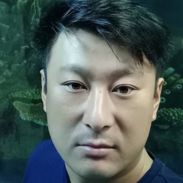 巨人给开朗的照片