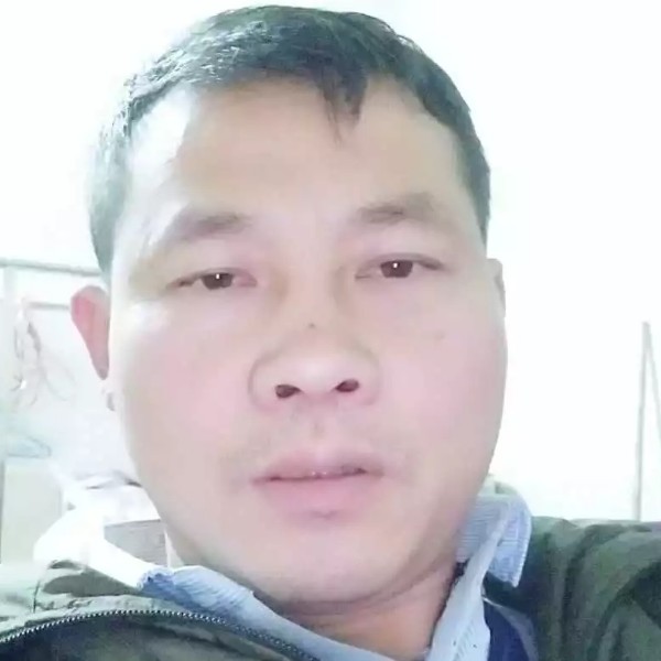 小白菜拿单身的照片