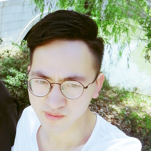 发发呆呆的照片