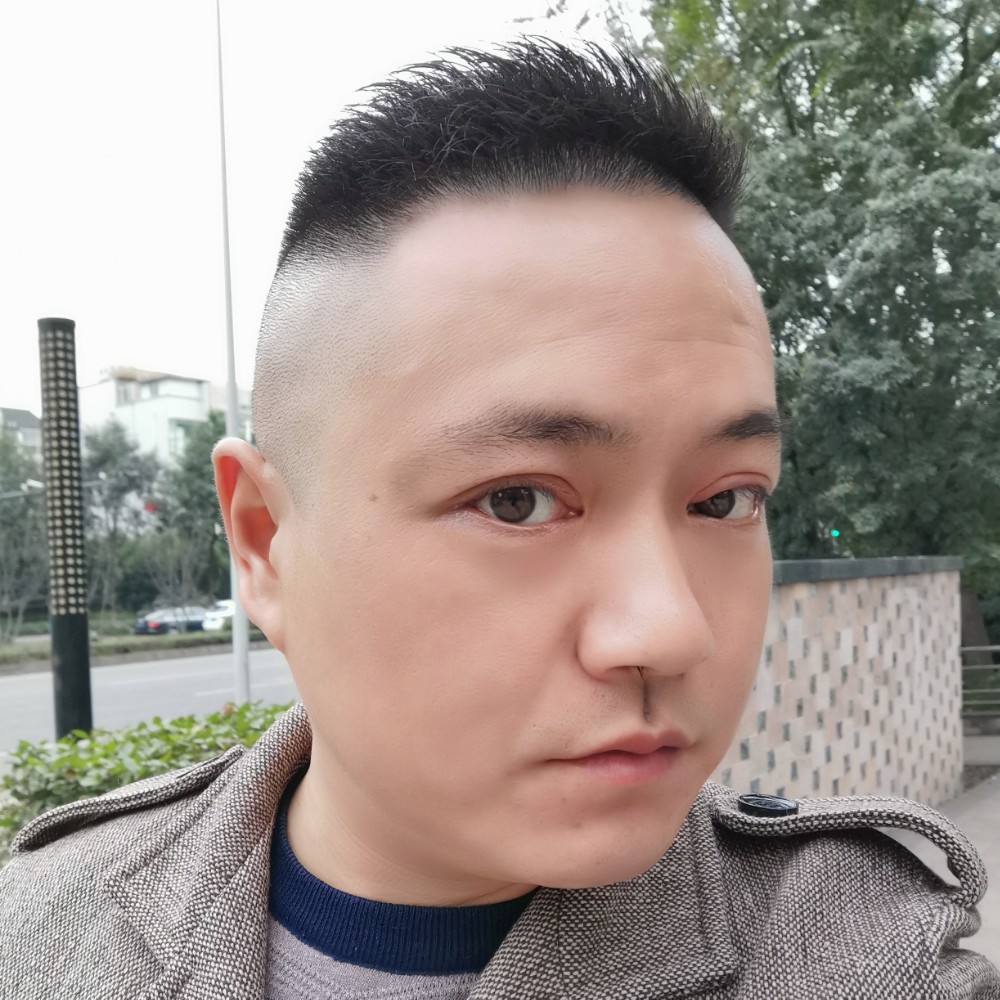 交谈中遇见有缘人的照片