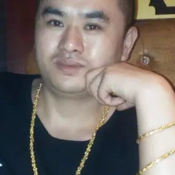 拼命三的狼的照片