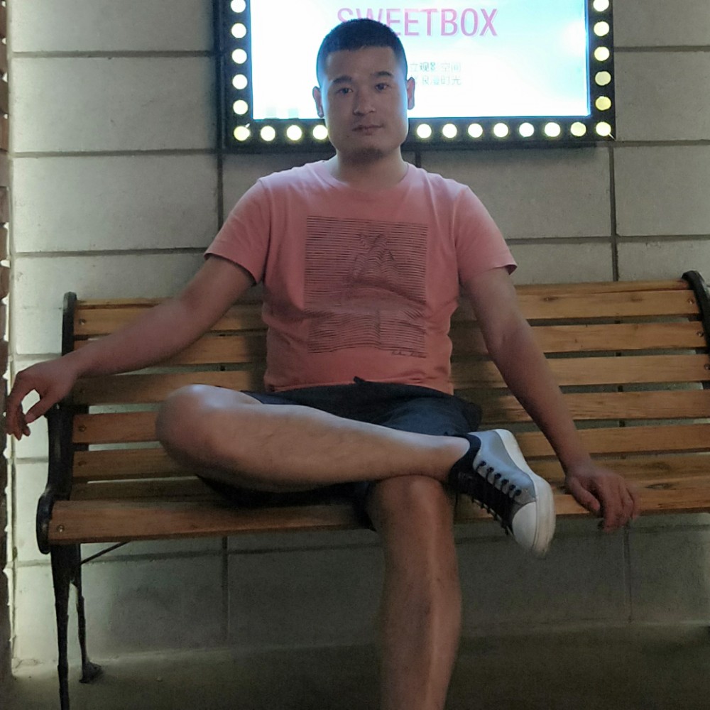 路遥慢走的照片