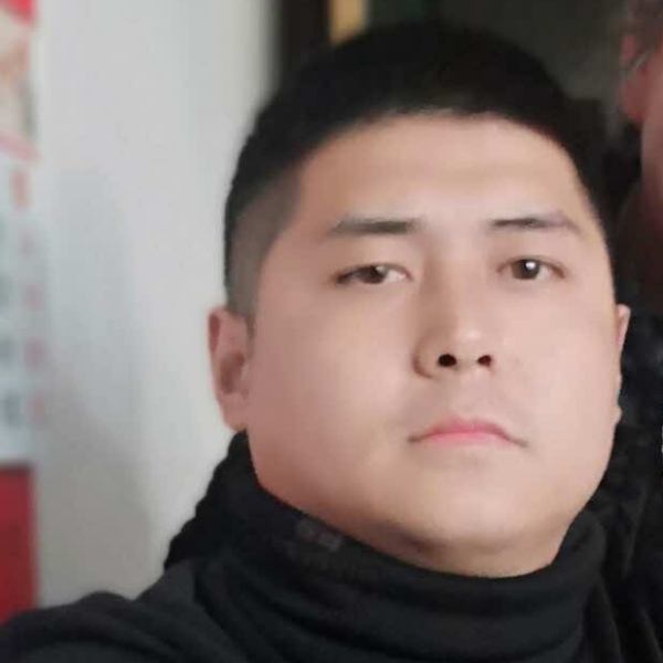 叠纸鹤的照片