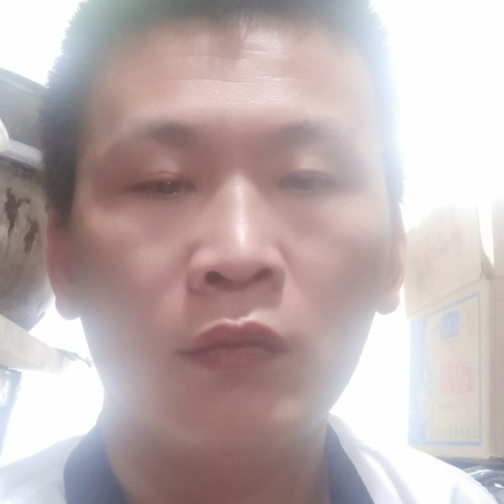 银耳汤与现代的照片