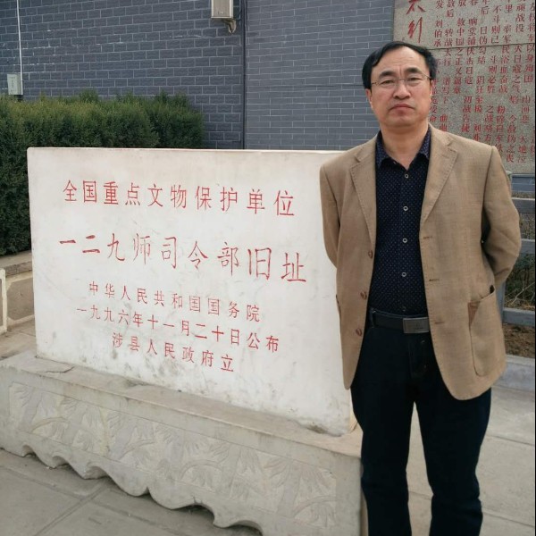 黯然迎蓝天的照片