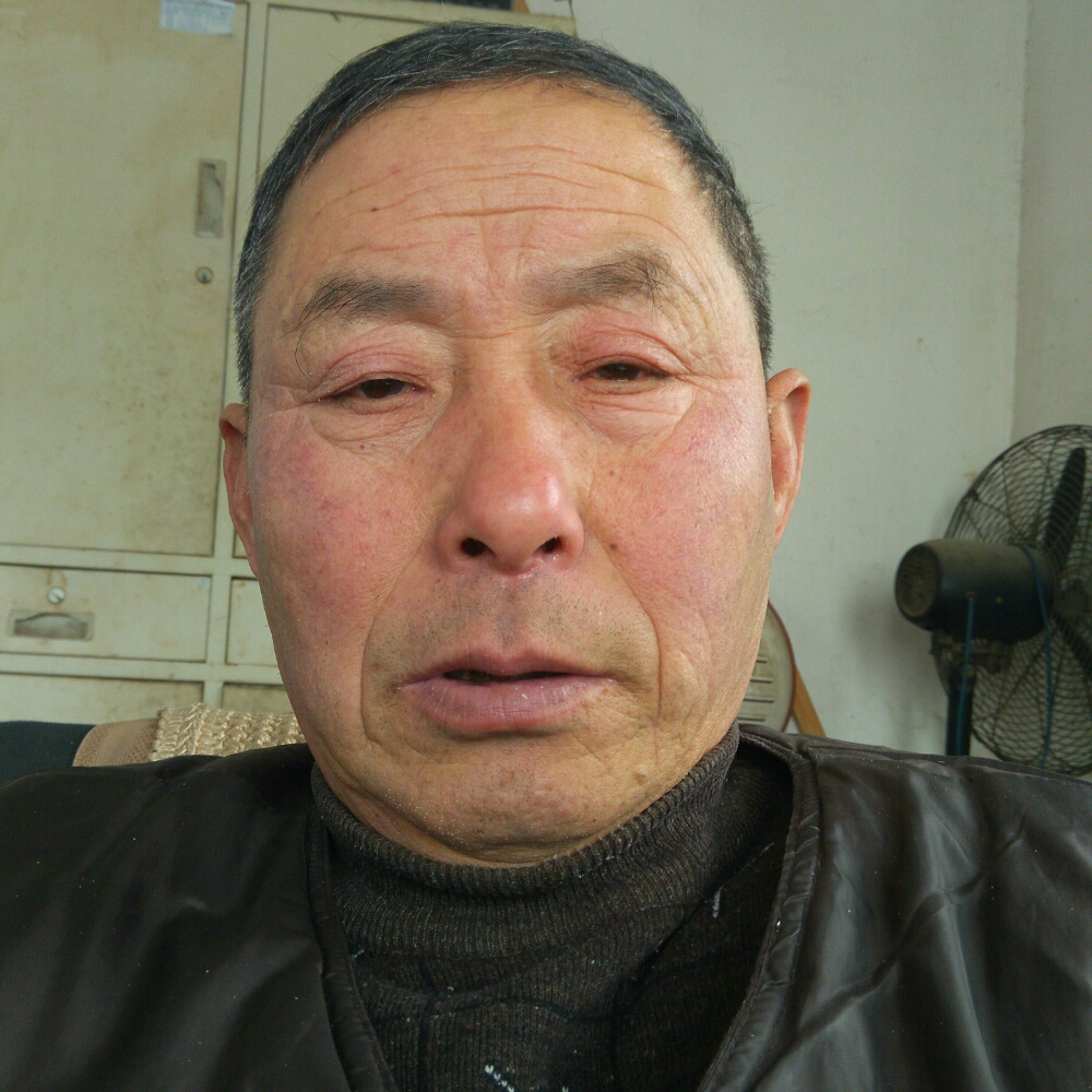 盼望迎爱听歌的照片