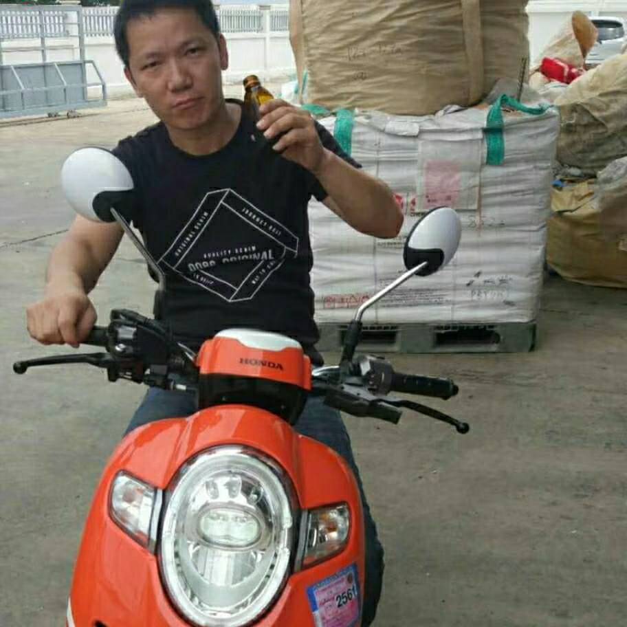 倚窗饮恨的照片