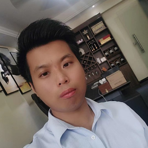 高贵闻柜子的照片