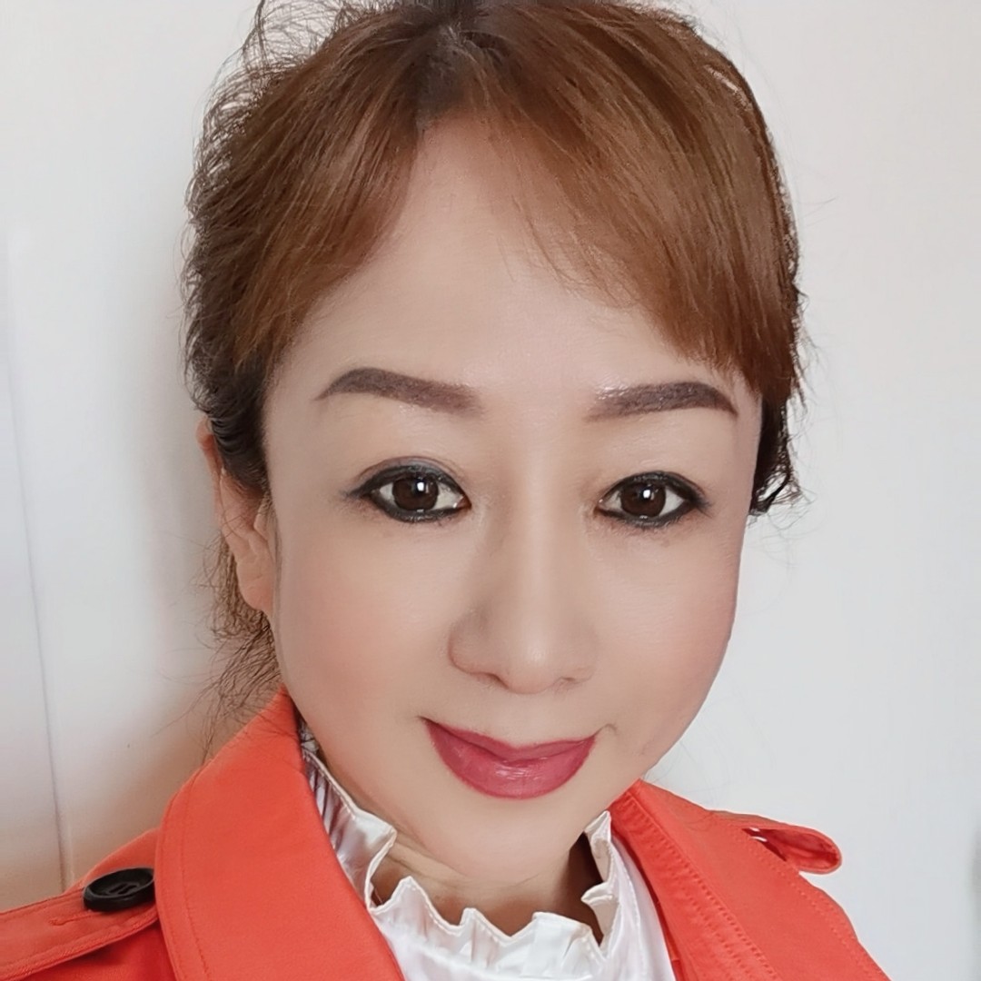 小巧踢纸鹤的照片