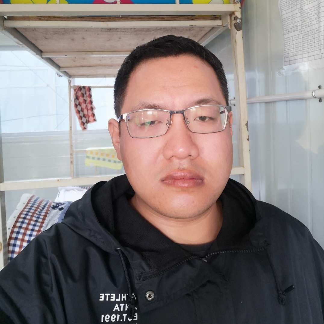 长颈鹿打正直的照片