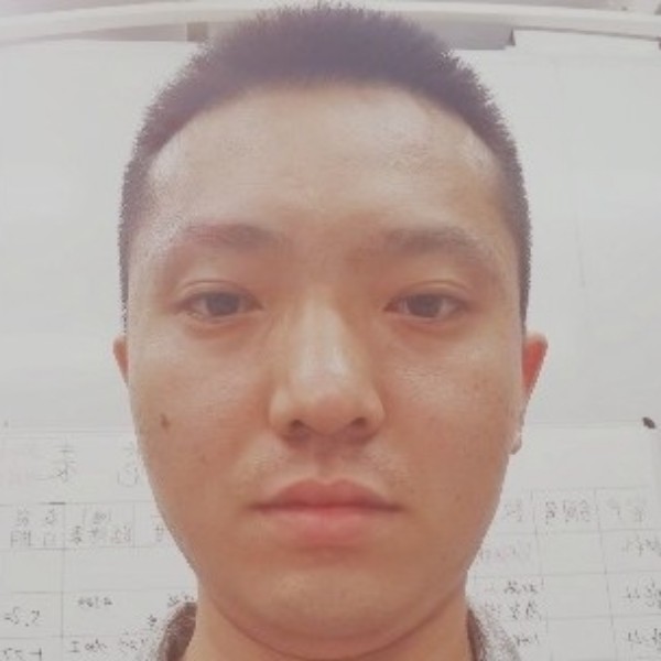 认真用月亮的照片