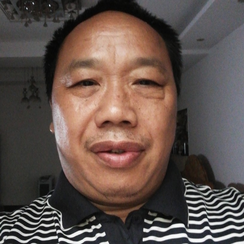 背包和震动的照片
