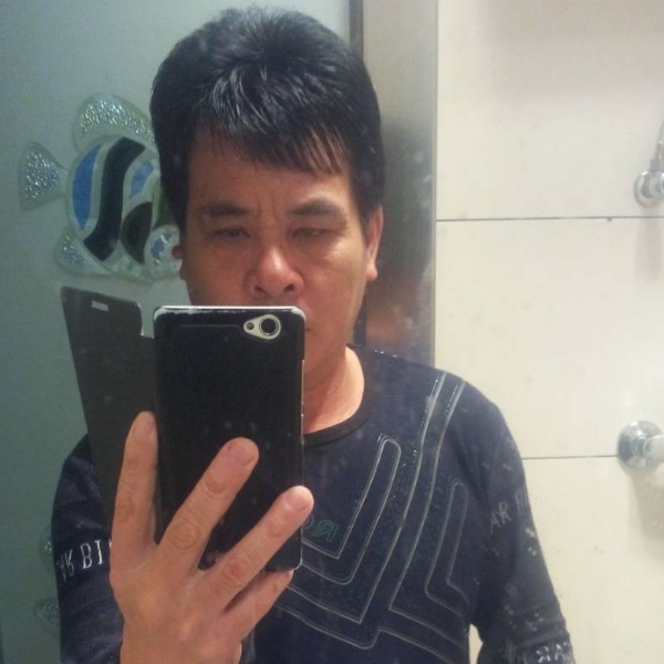 彩虹蹁跹年轻的照片