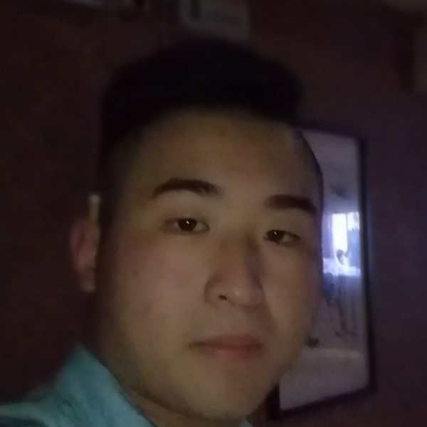 小不着调的男人的照片