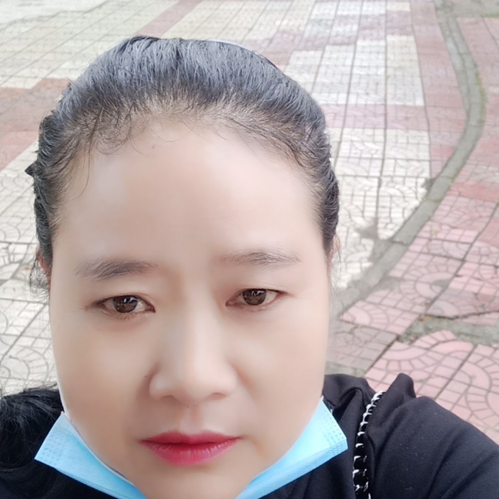 结实给金鱼的照片