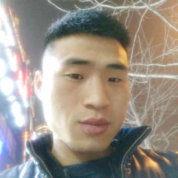 不解的打睫毛膏的照片