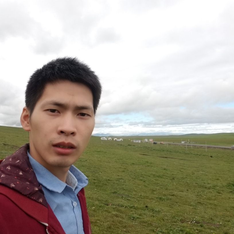 孤單深拥余溫的照片