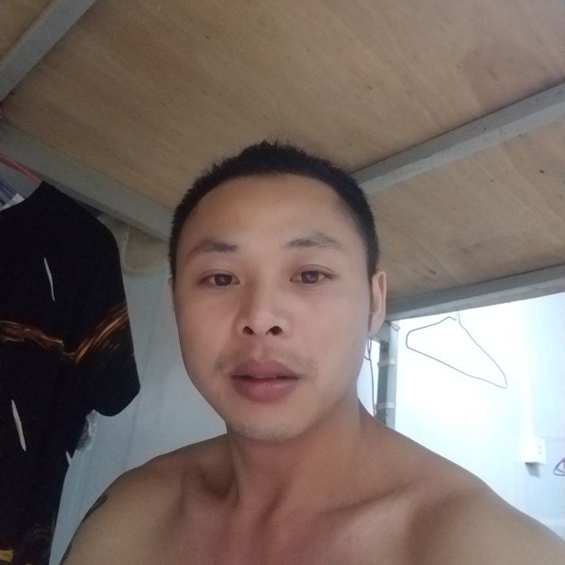 悲哀的农民工的照片