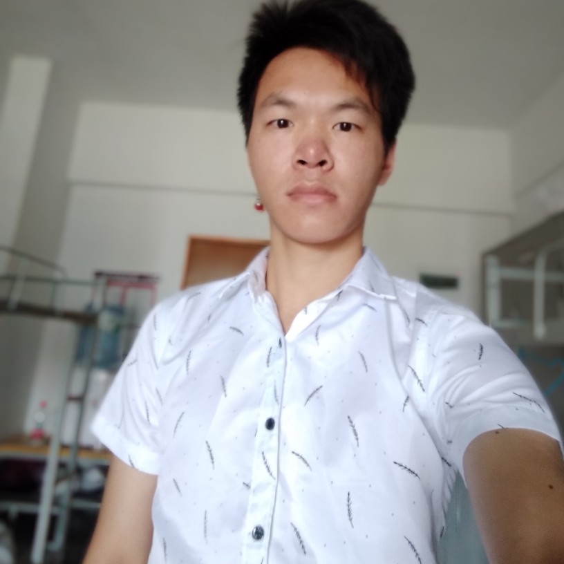 半夏蹙眉温柔的照片