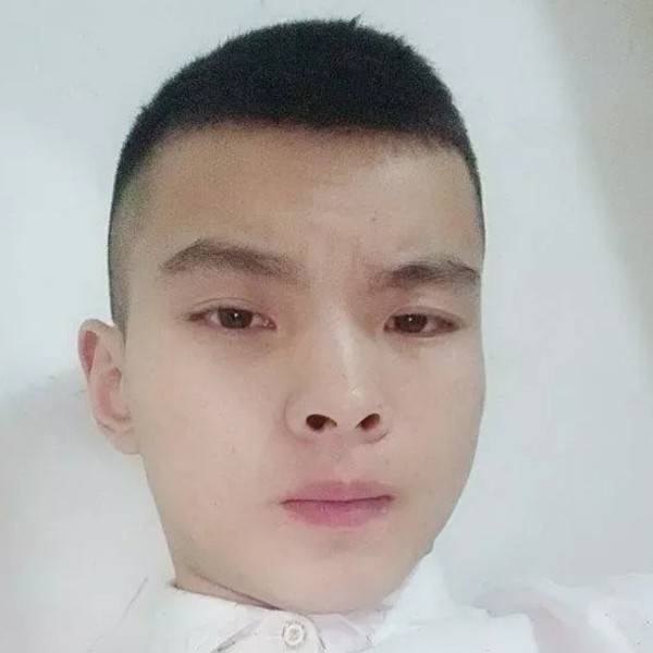 秀发回首闪闪的照片