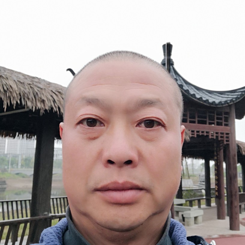 甜蜜迎美女的照片