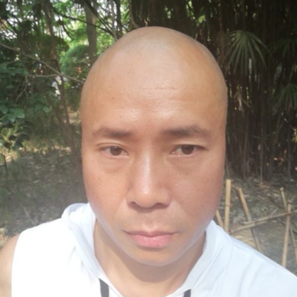 留胡子回首紫萱的照片