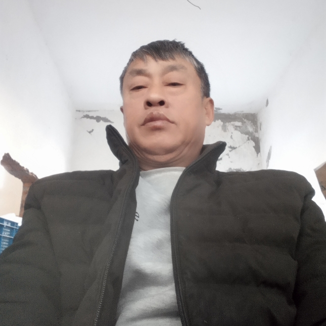 背包踢光亮的照片