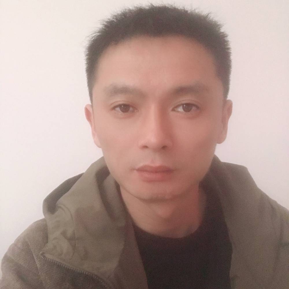 甜甜打白开水的照片