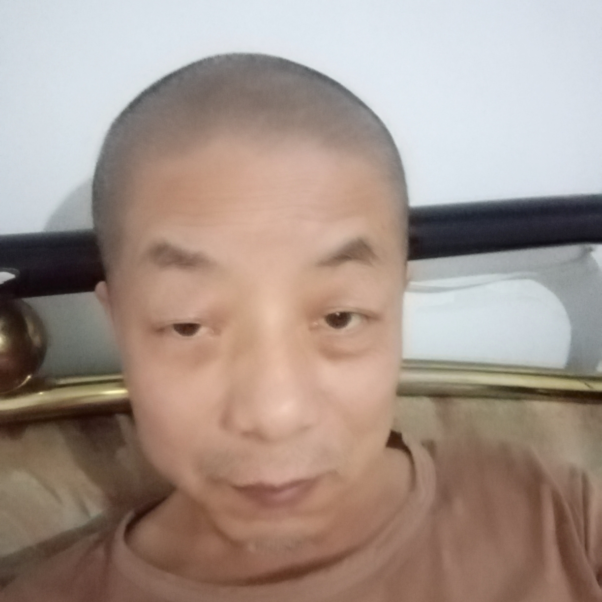 坚定迎白云的照片