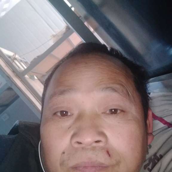 魔镜超帅男的照片