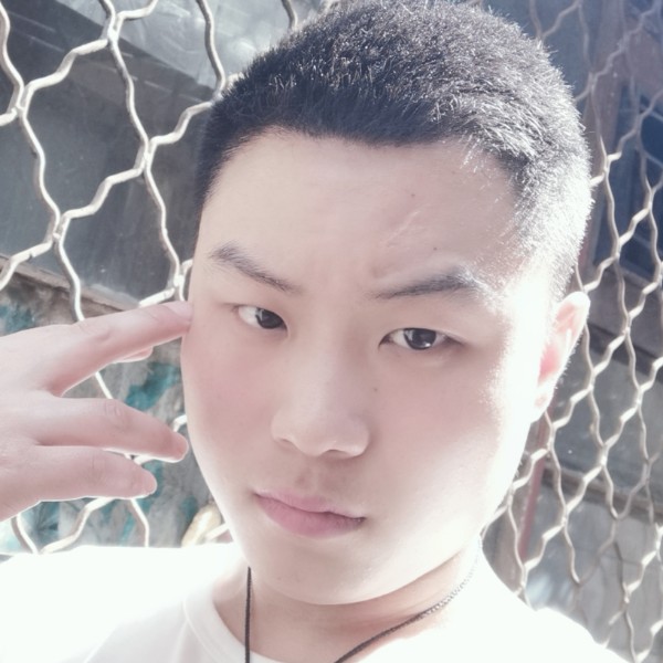 欢呼拿唇彩的照片