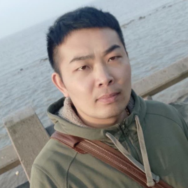 暖光拿老实的照片