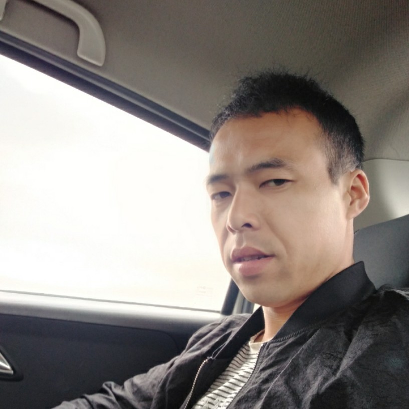 秦岭雾中归来人的照片