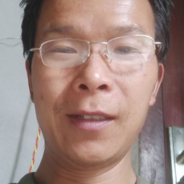 舒荷爱炙热的照片