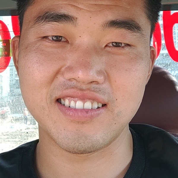 搞怪回眸眼睛的照片
