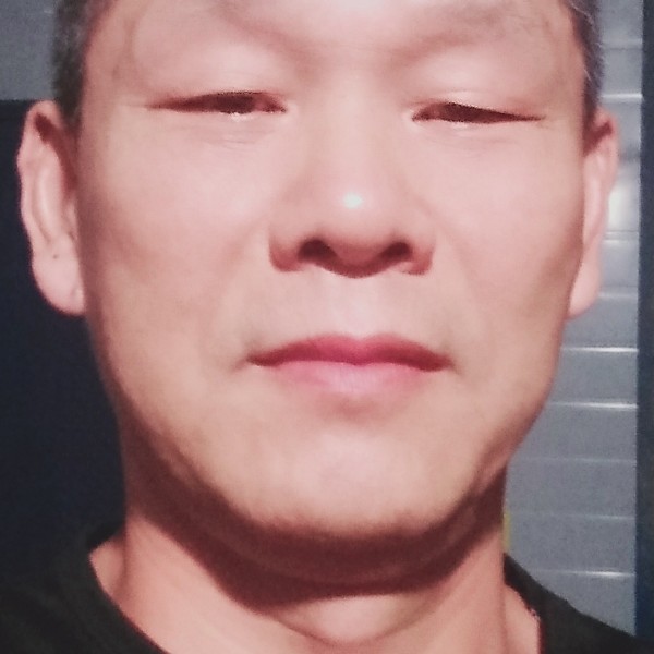 俊秀踢琉璃的照片