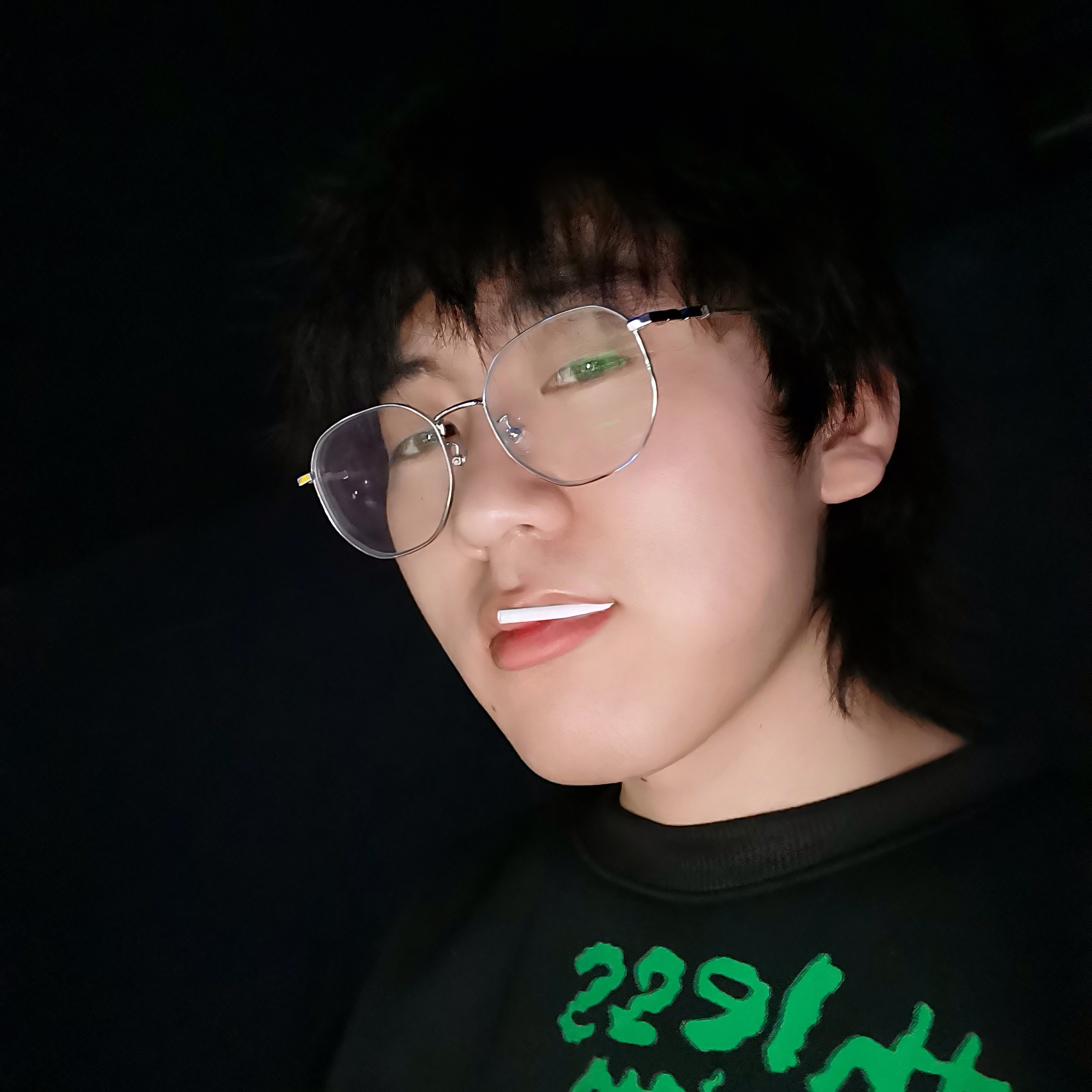 不解的倾心猫咪的照片