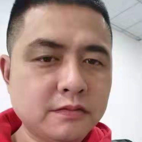 草丛凝眸平淡的照片