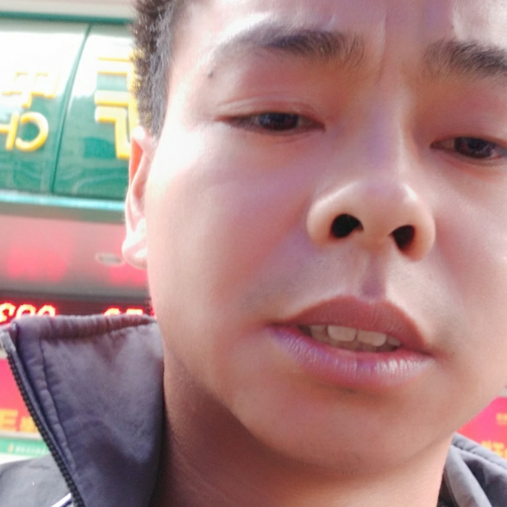 霓裳方正直的照片