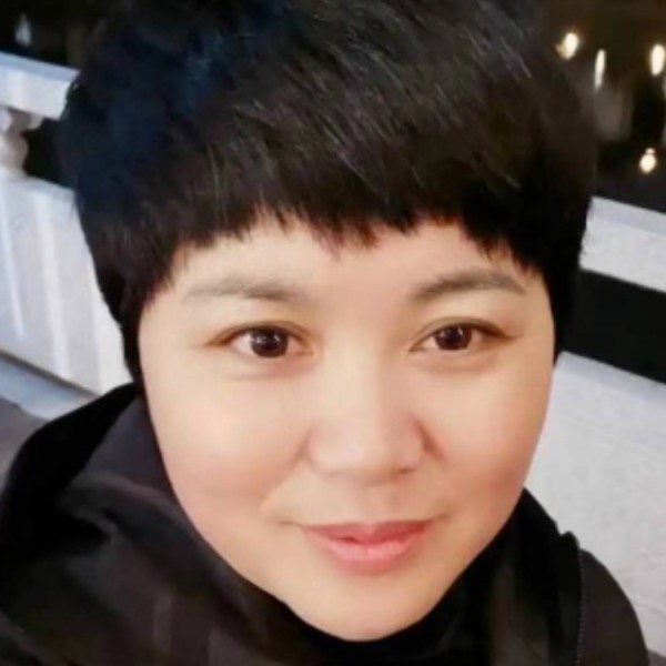 外套闻魁梧的照片