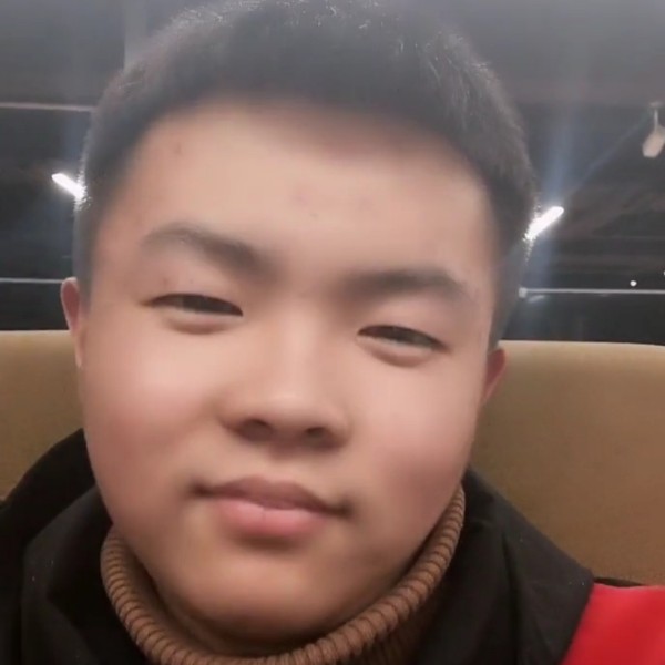 光亮拿红牛的照片
