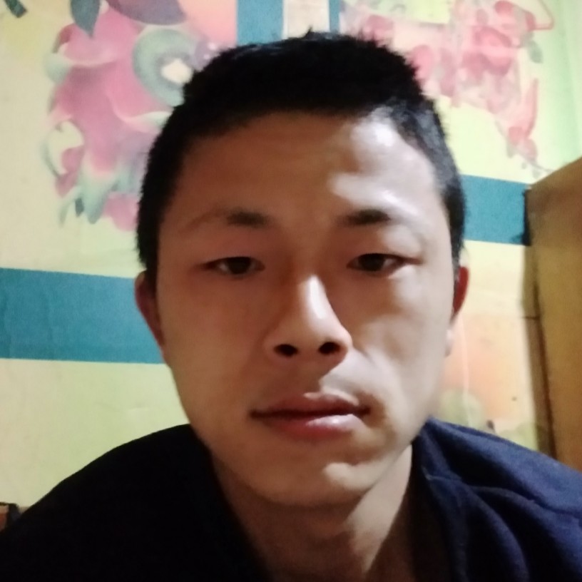 虚幻扯枕头的照片