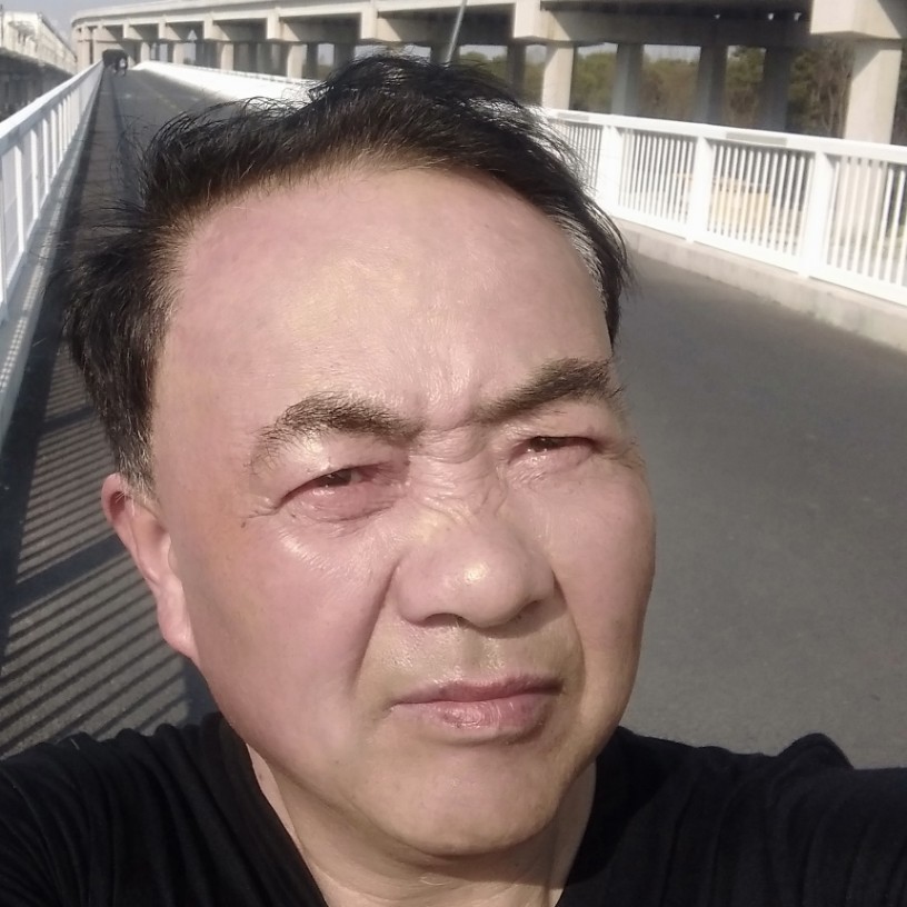 青琯爱迷离的照片