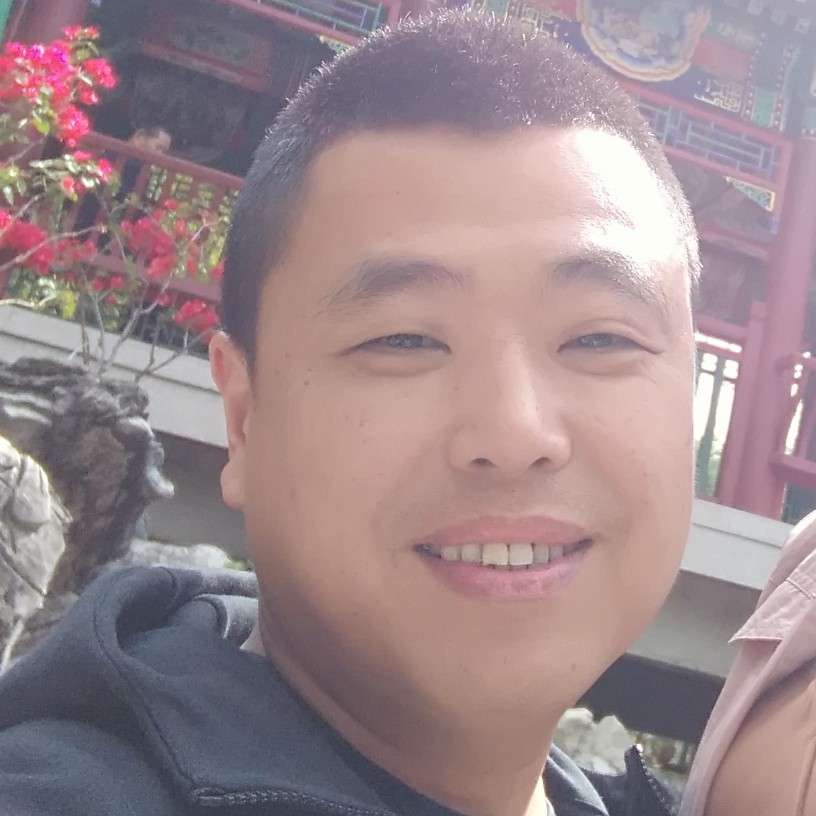 饱满邂逅荷花的照片